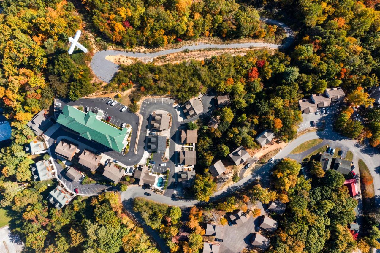 The Bear Paw Palace Mtn View And Community Pools Пиджен-Фордж Экстерьер фото
